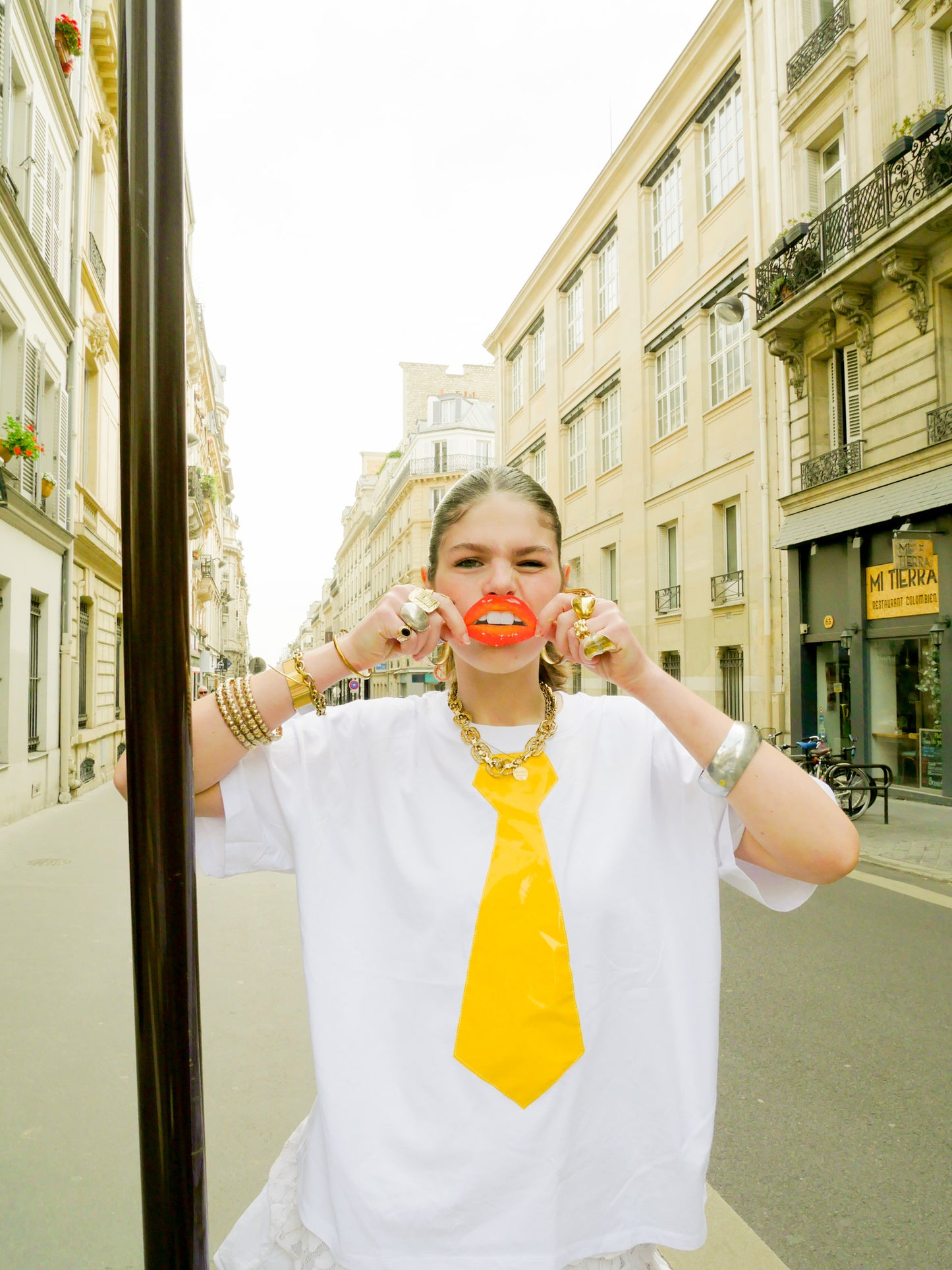 tie-shirt plasique jaune